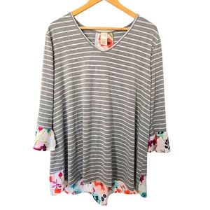 Terra & Sky Gray and White Top Size 1X